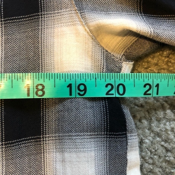 Vince oversized plaid rolled button down plaid tunic top size small - Picture 8 of 8